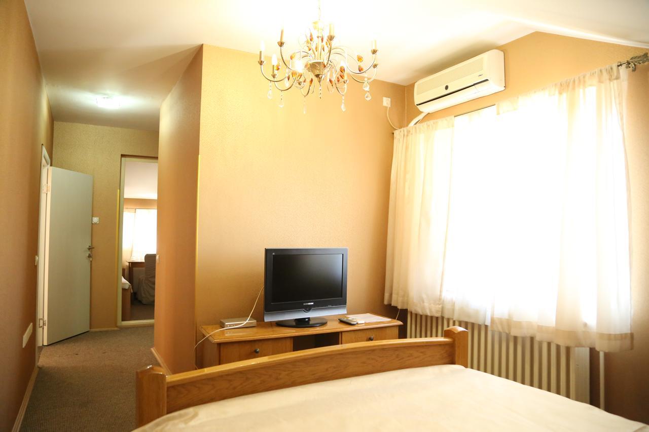 B&B Vila Bela Ruza Sremska Mitrovica Exterior photo