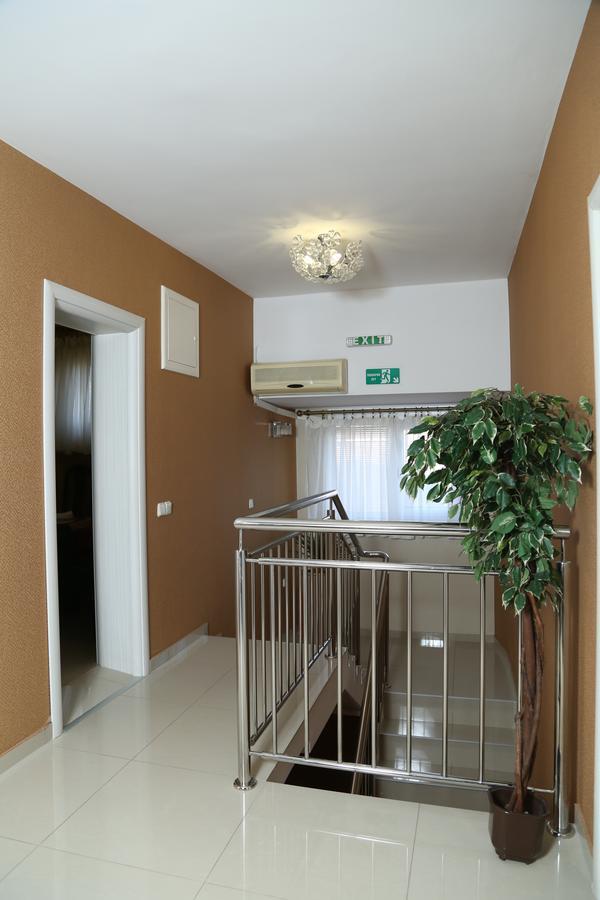 B&B Vila Bela Ruza Sremska Mitrovica Exterior photo